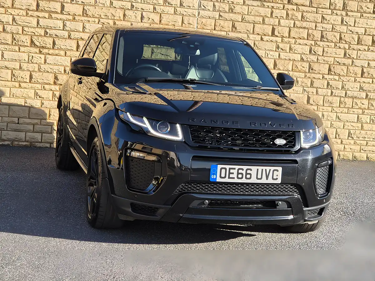 Used 2017 Land Rover Range Rover Evoque Hse Dynamic Black - Interior and Exterior details 8