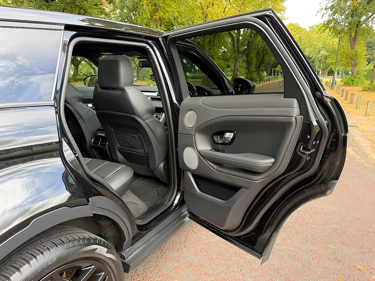 Used 2017 Land Rover Range Rover Evoque Hse Dynamic Black - Interior and Exterior details 10