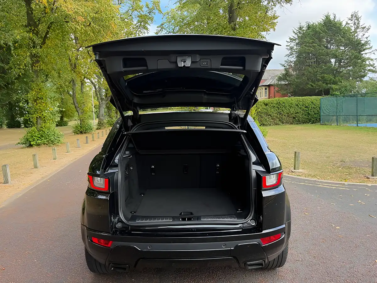 Used 2017 Land Rover Range Rover Evoque Hse Dynamic Black - Interior and Exterior details 11
