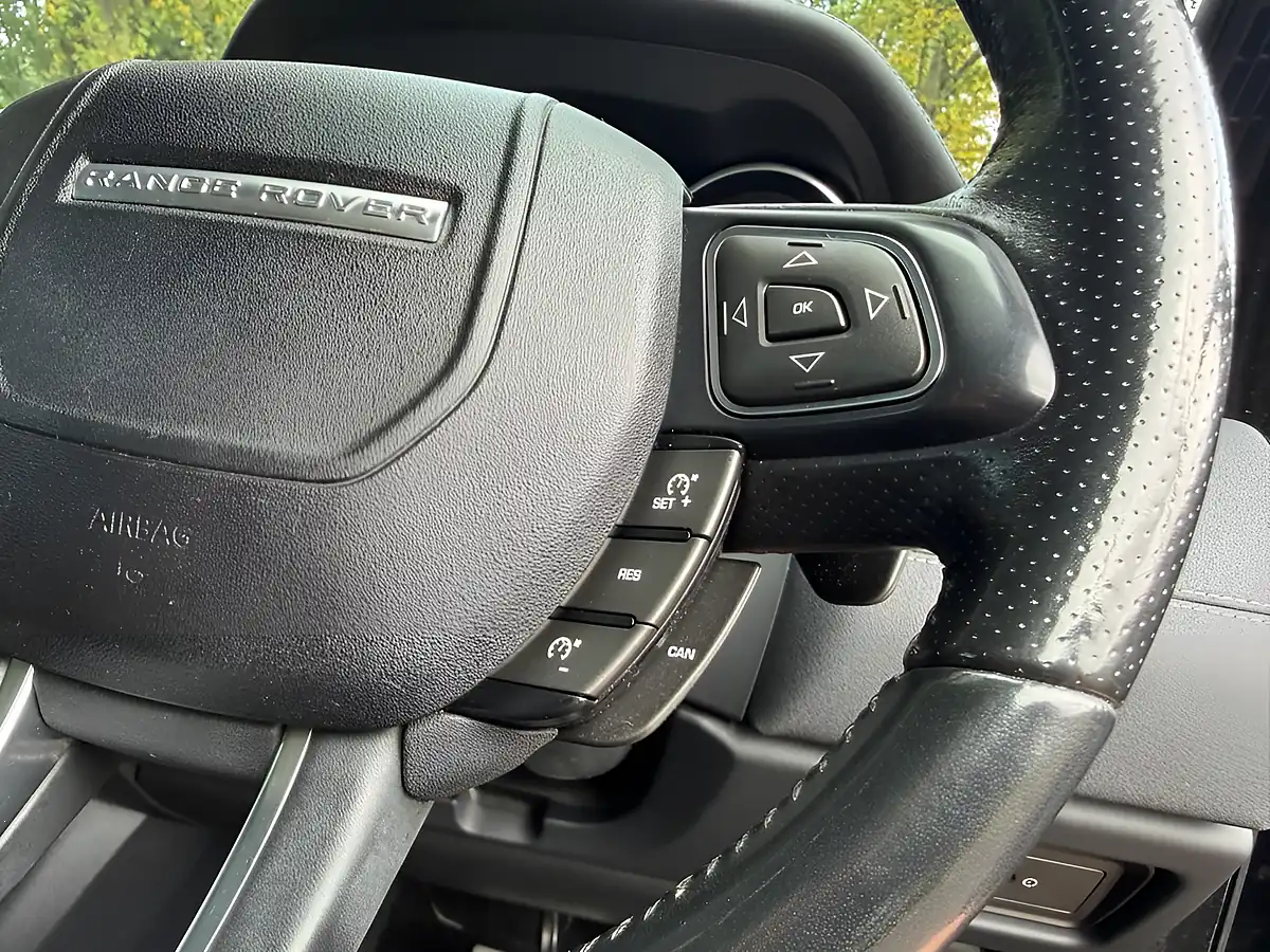 Used 2017 Land Rover Range Rover Evoque Hse Dynamic Black - Interior and Exterior details 18