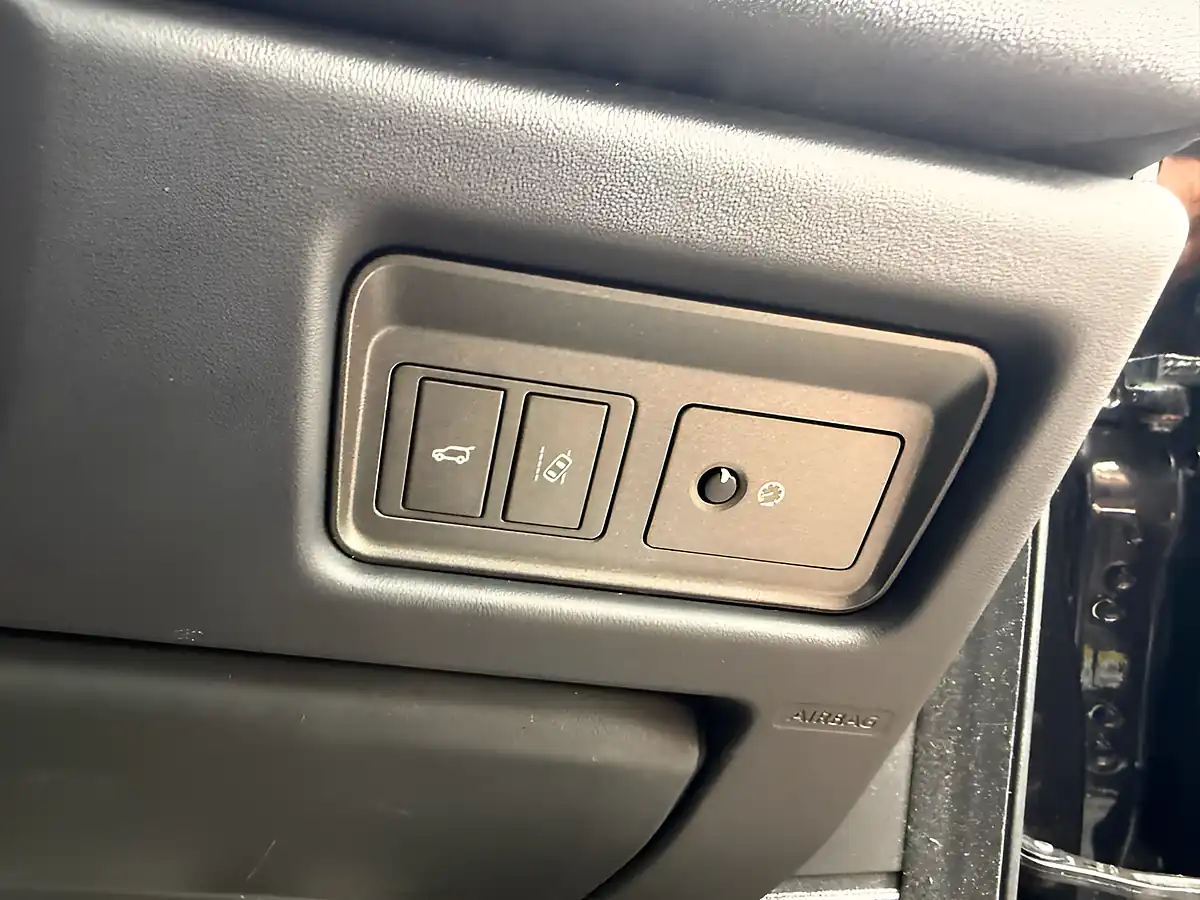 Used 2017 Land Rover Range Rover Evoque Hse Dynamic Black - Interior and Exterior details 19