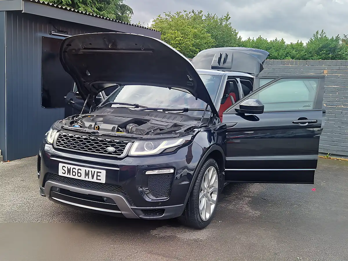 Used 2017 Land Rover Range Rover Evoque Hse Dynamic Black - Interior and Exterior details 10