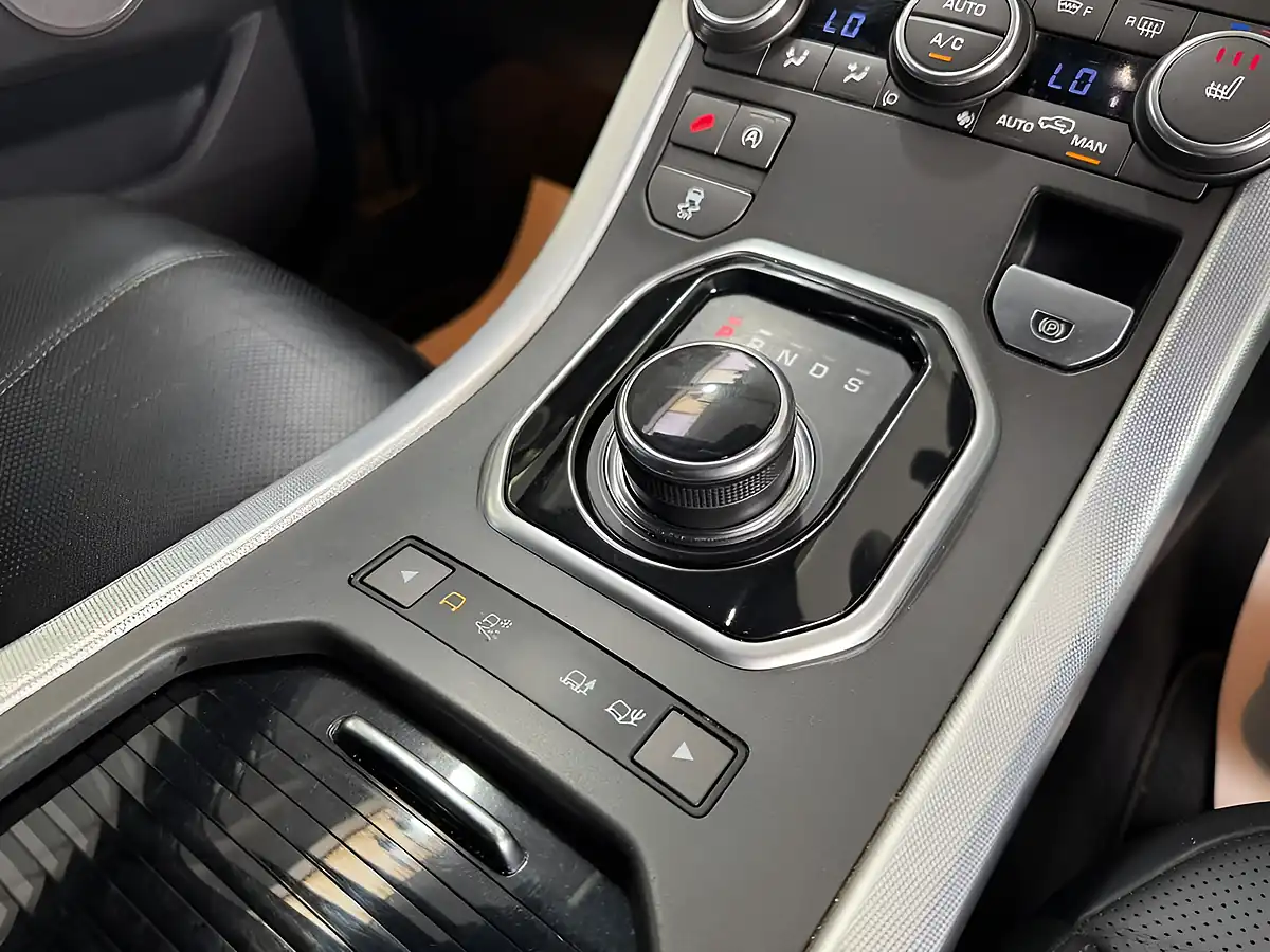 Used 2017 Land Rover Range Rover Evoque Hse Dynamic Blue - Interior and Exterior details 16