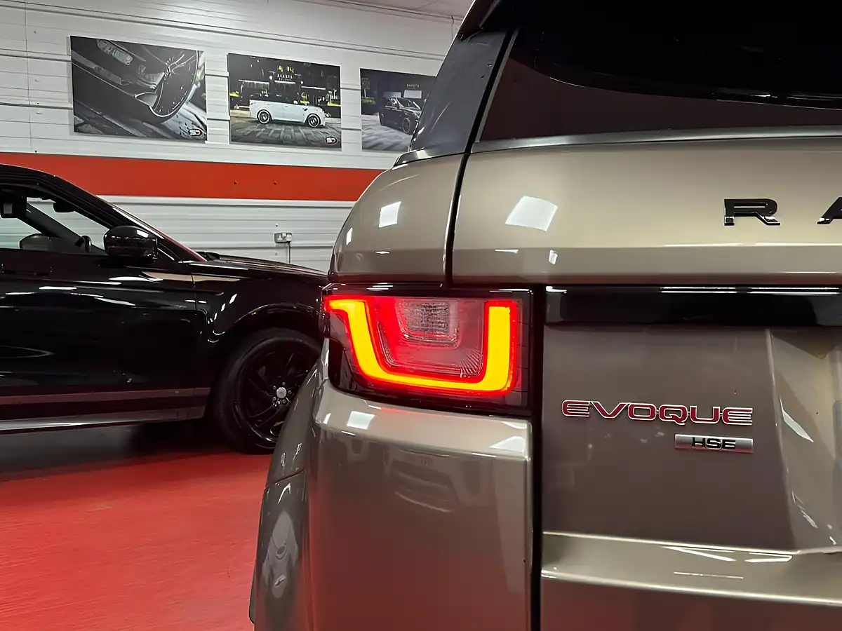 Used 2017 Land Rover Range Rover Evoque Hse Dynamic Brown - Interior and Exterior details 10