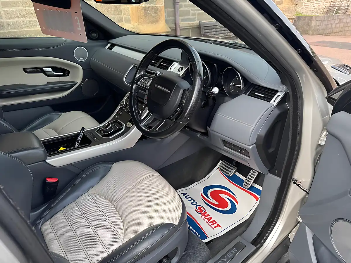 Used 2017 Land Rover Range Rover Evoque Hse Dynamic Gold - Interior and Exterior details 5