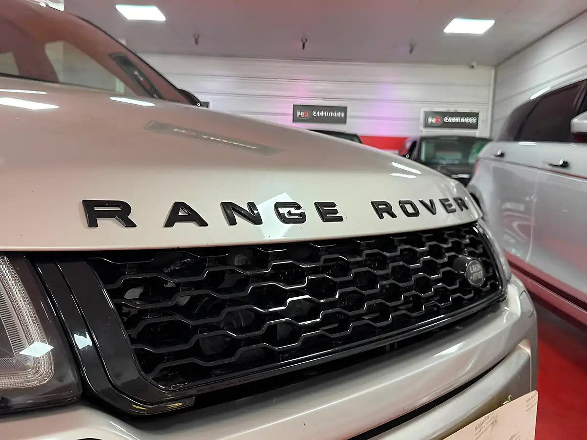Used 2017 Land Rover Range Rover Evoque Hse Dynamic Gold - Interior and Exterior details 5