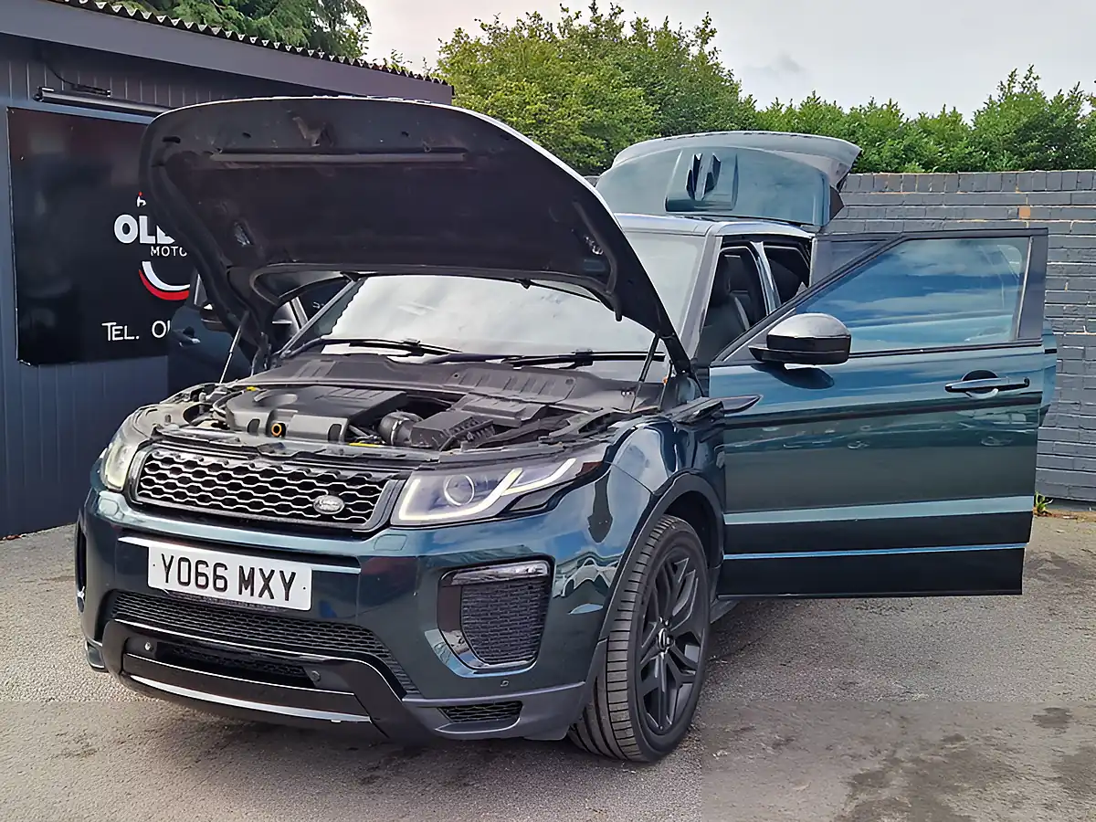 Used 2017 Land Rover Range Rover Evoque Hse Dynamic Green - Interior and Exterior details 10