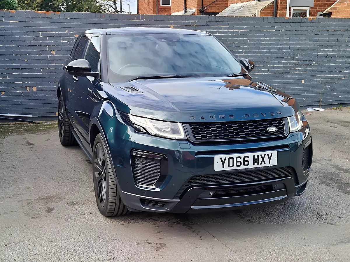Used 2017 Land Rover Range Rover Evoque Hse Dynamic Green - Interior and Exterior details 3