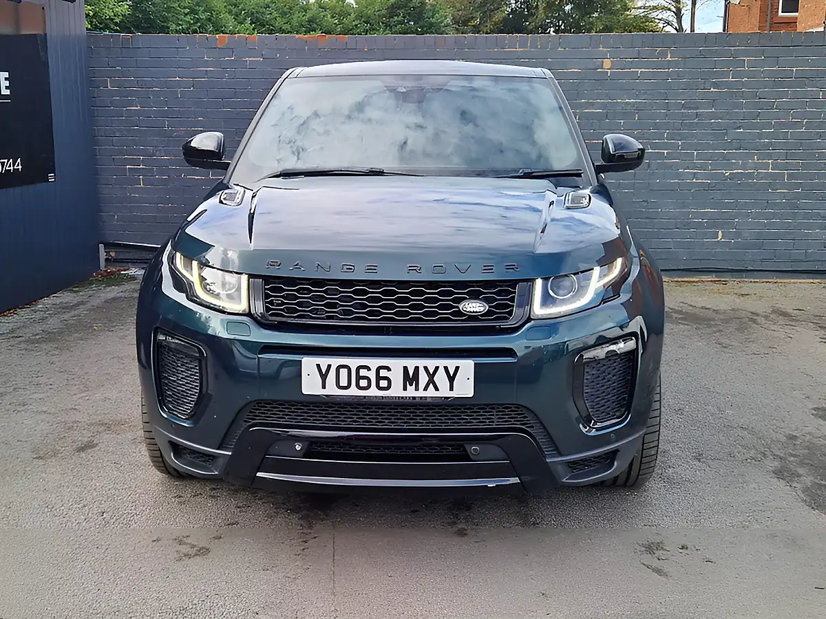 Used 2017 Land Rover Range Rover Evoque Hse Dynamic Green - Interior and Exterior details 4