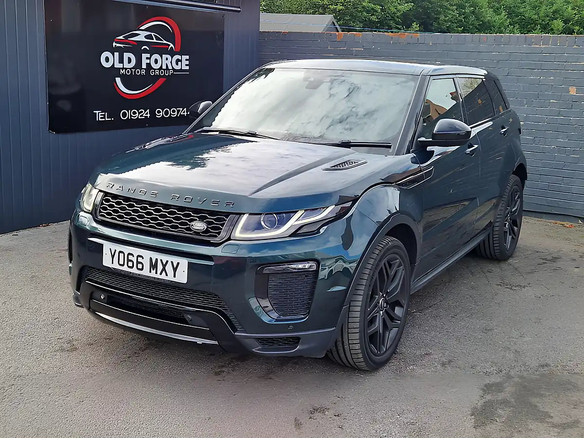 Used 2017 Land Rover Range Rover Evoque Hse Dynamic Green - Interior and Exterior details 5