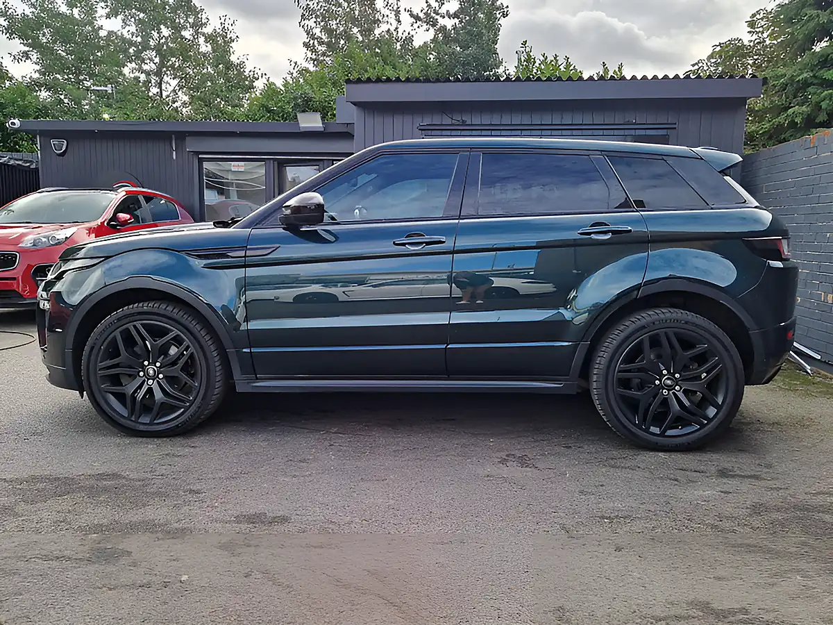 Used 2017 Land Rover Range Rover Evoque Hse Dynamic Green - Interior and Exterior details 6