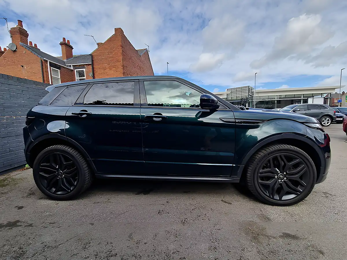 Used 2017 Land Rover Range Rover Evoque Hse Dynamic Green - Interior and Exterior details 7