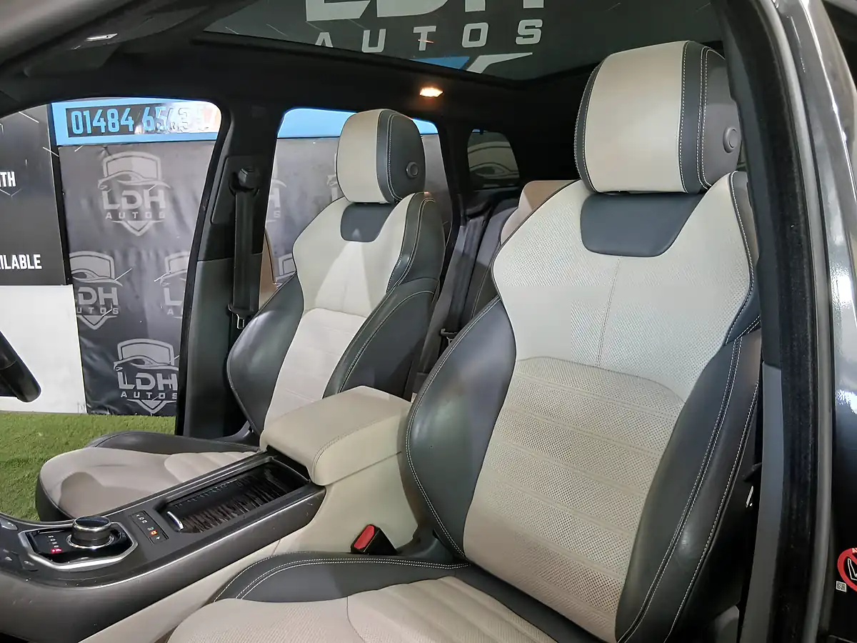 Used 2017 Land Rover Range Rover Evoque Hse Dynamic Grey - Interior and Exterior details 10