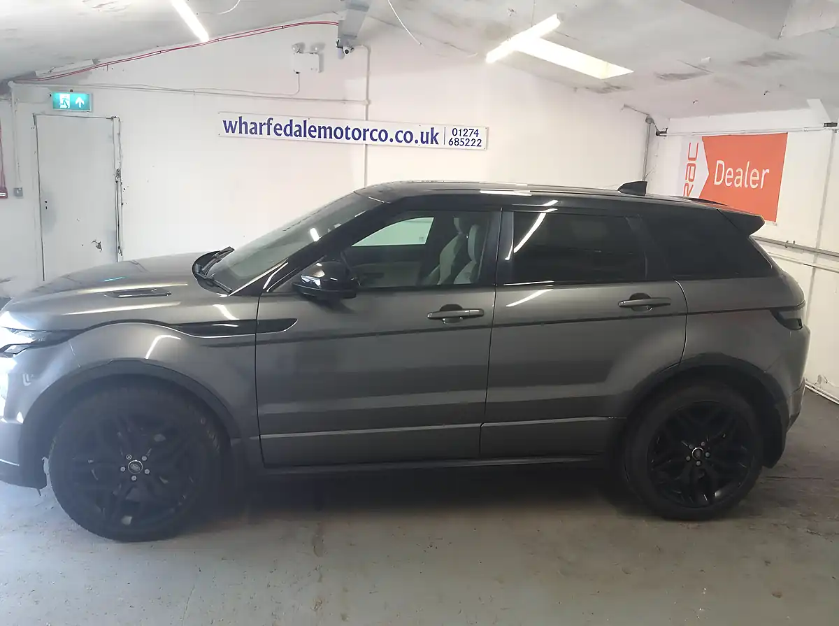 Used 2017 Land Rover Range Rover Evoque Hse Dynamic Grey - Interior and Exterior details 3
