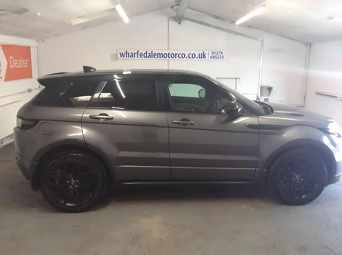 Used 2017 Land Rover Range Rover Evoque Hse Dynamic Grey - Interior and Exterior details 5