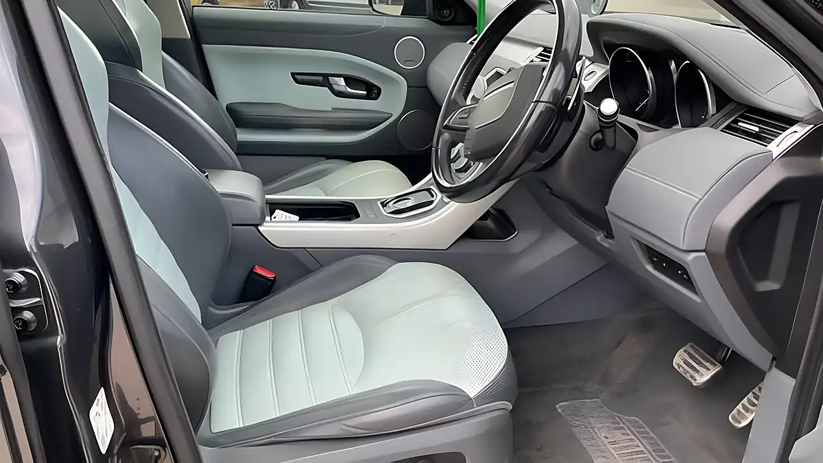 Used 2017 Land Rover Range Rover Evoque Hse Dynamic Grey - Interior and Exterior details 9
