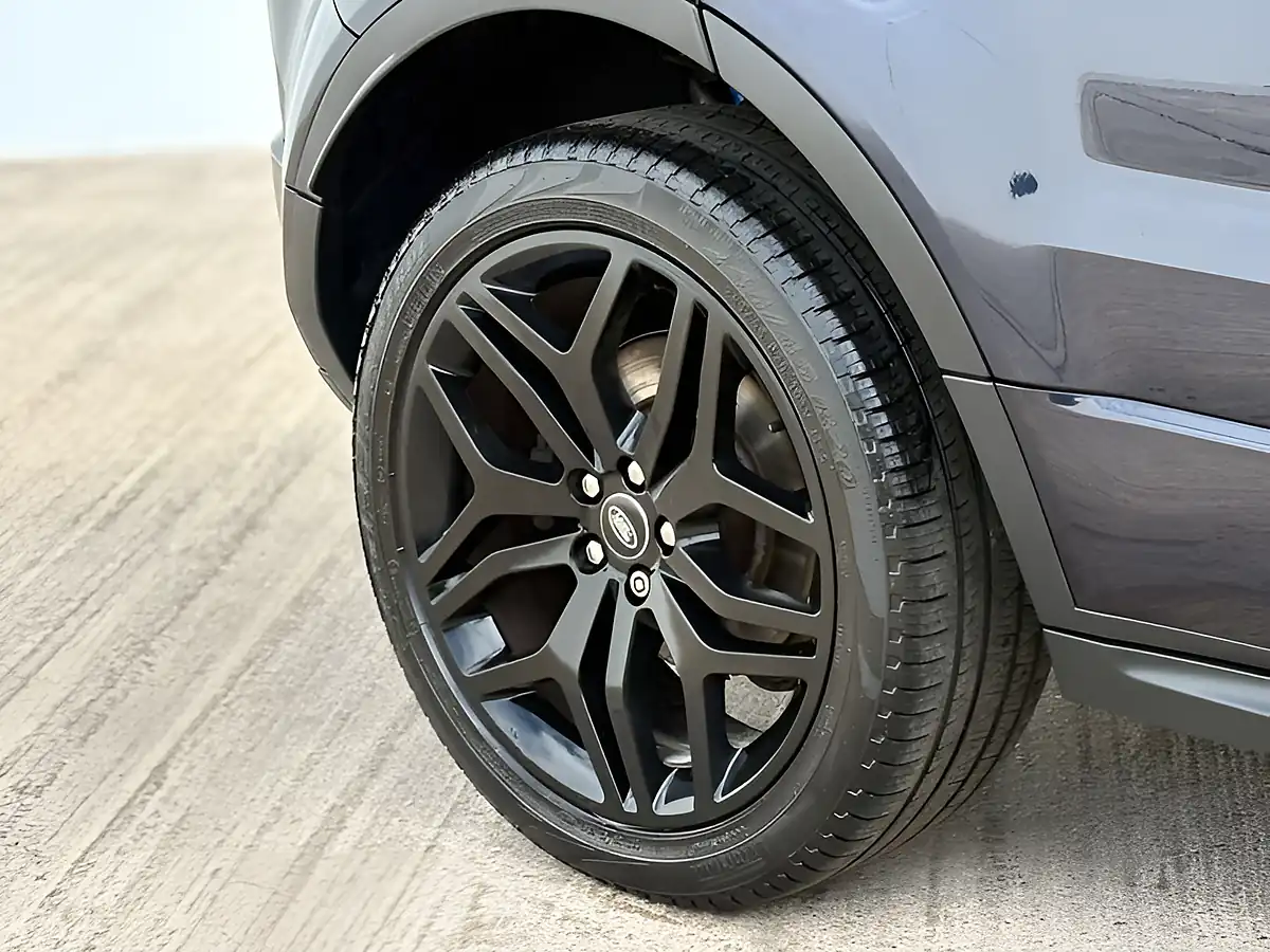 Used 2017 Land Rover Range Rover Evoque Hse Dynamic Loire Blue - Interior and Exterior details 16