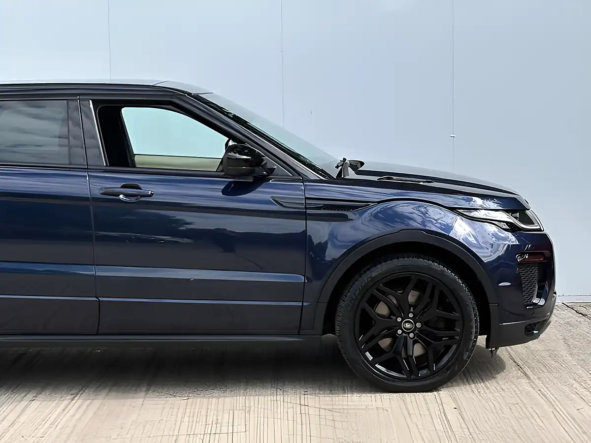 Used 2017 Land Rover Range Rover Evoque Hse Dynamic Loire Blue - Interior and Exterior details 18