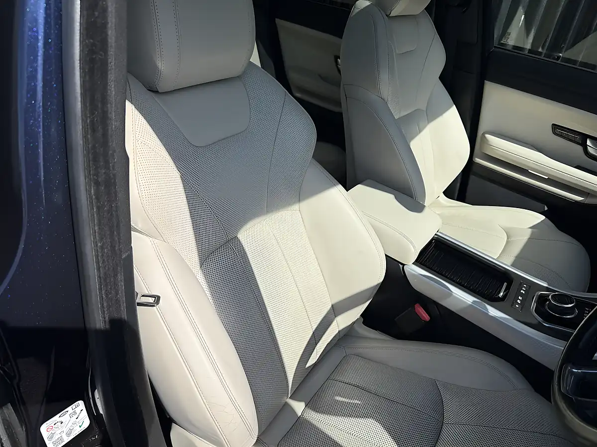 Used 2017 Land Rover Range Rover Evoque Hse Dynamic Lux Blue - Interior and Exterior details 13