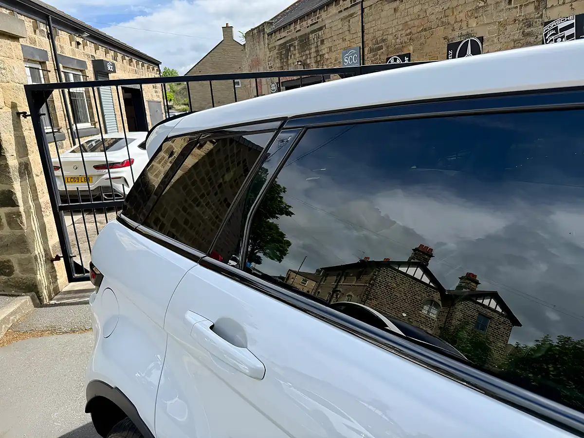 Used 2017 Land Rover Range Rover Evoque Hse Dynamic Lux Fuji White - Interior and Exterior details 15