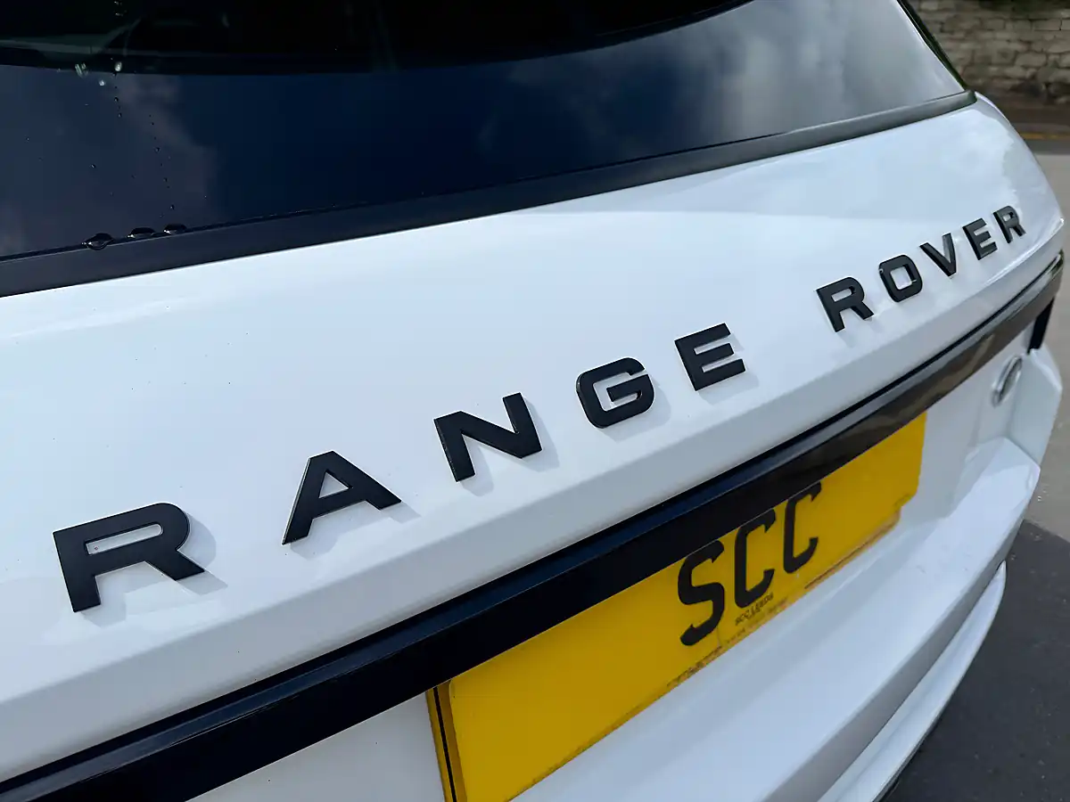 Used 2017 Land Rover Range Rover Evoque Hse Dynamic Lux Fuji White - Interior and Exterior details 17