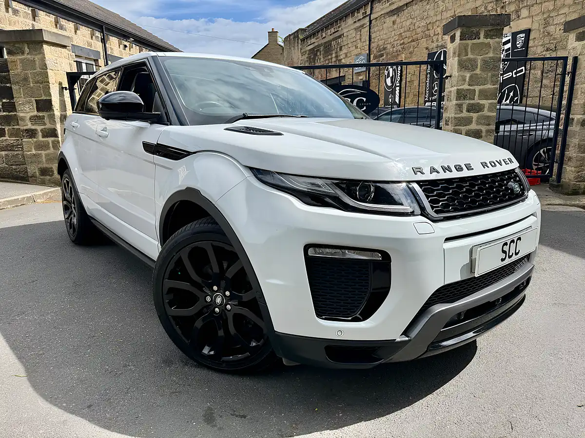 Used 2017 Land Rover Range Rover Evoque Hse Dynamic Lux Fuji White - Interior and Exterior details 3