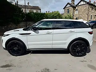 Used 2017 Land Rover Range Rover Evoque Hse Dynamic Lux Fuji White - Interior and Exterior details 5