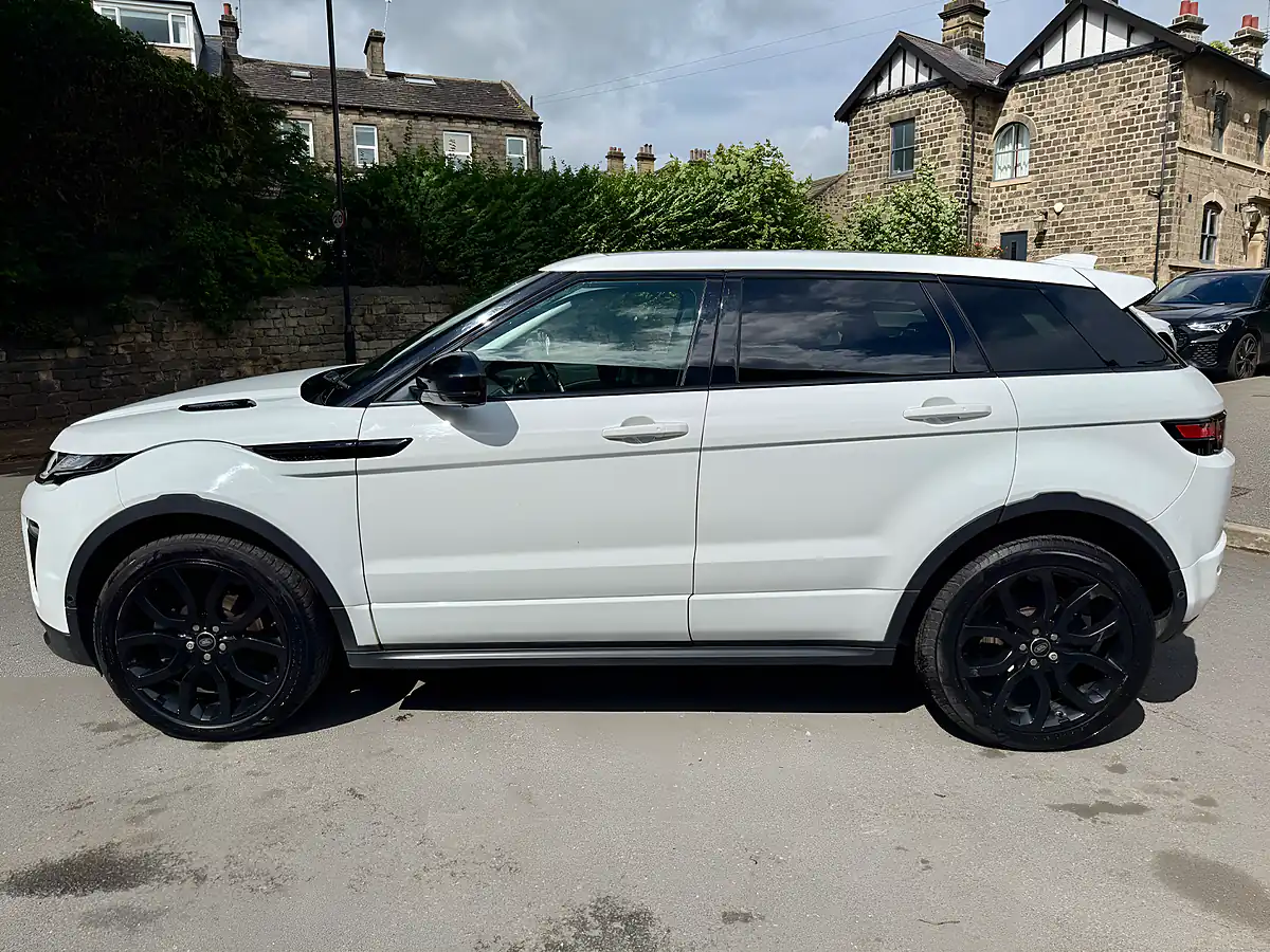 Used 2017 Land Rover Range Rover Evoque Hse Dynamic Lux Fuji White - Interior and Exterior details 5