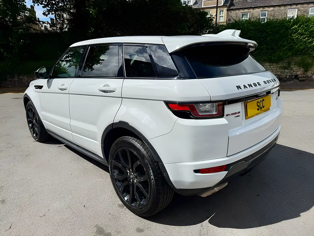 Used 2017 Land Rover Range Rover Evoque Hse Dynamic Lux Fuji White - Interior and Exterior details 6