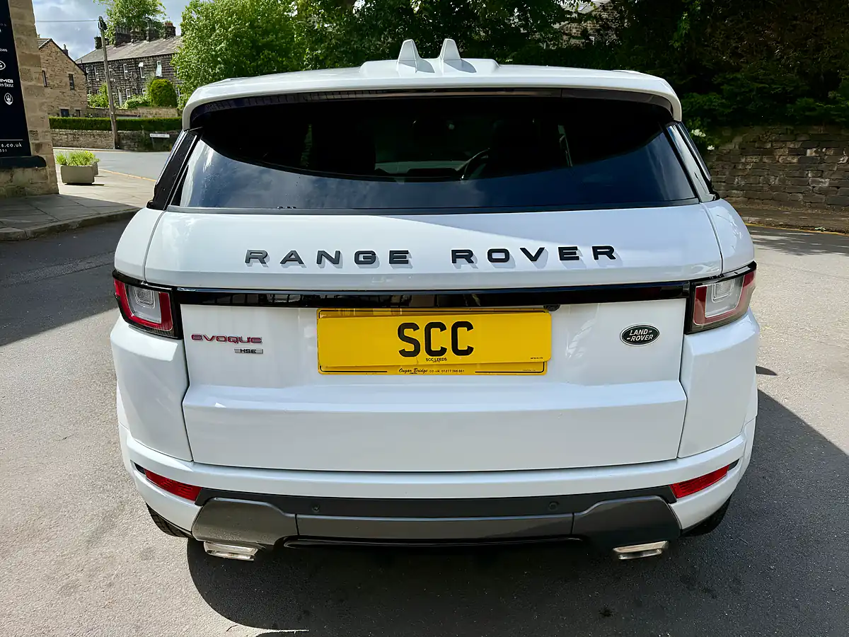 Used 2017 Land Rover Range Rover Evoque Hse Dynamic Lux Fuji White - Interior and Exterior details 7