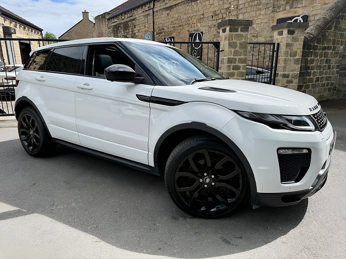 Used 2017 Land Rover Range Rover Evoque Hse Dynamic Lux Fuji White - Interior and Exterior details 9