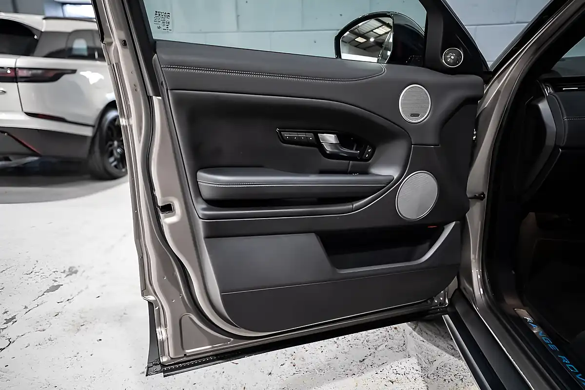 Used 2017 Land Rover Range Rover Evoque Hse Dynamic Lux Silver - Interior and Exterior details 11