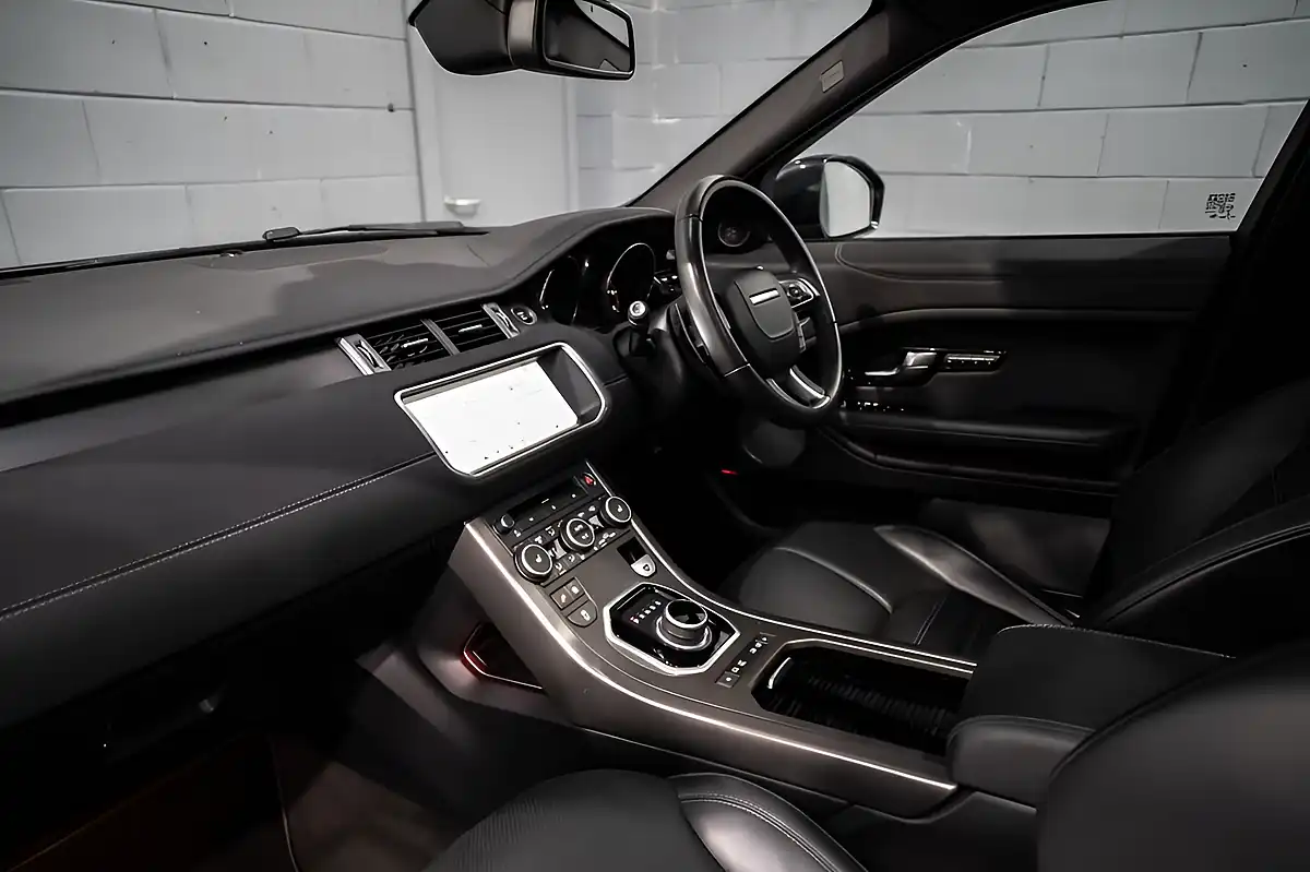 Used 2017 Land Rover Range Rover Evoque Hse Dynamic Lux Silver - Interior and Exterior details 12