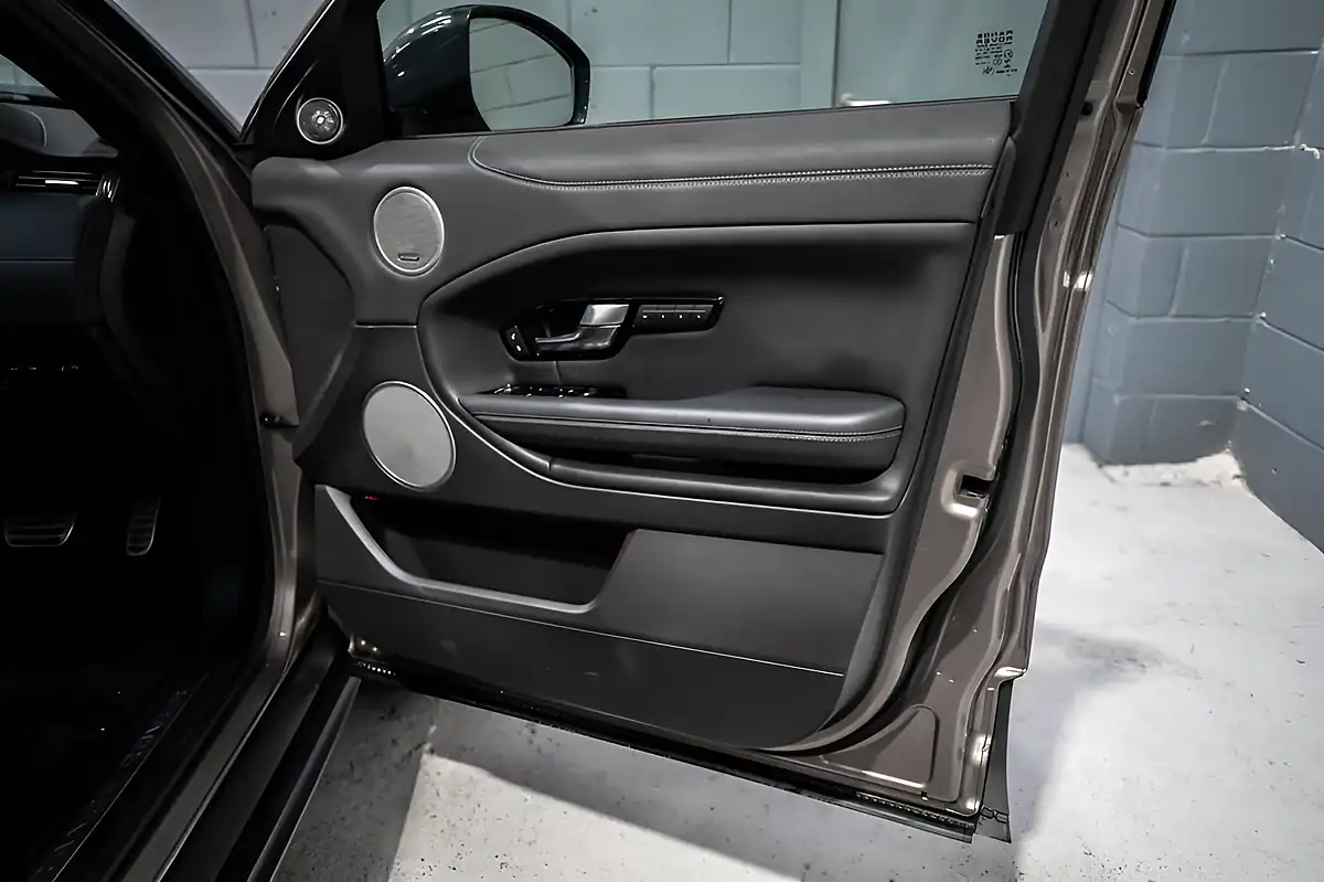 Used 2017 Land Rover Range Rover Evoque Hse Dynamic Lux Silver - Interior and Exterior details 8