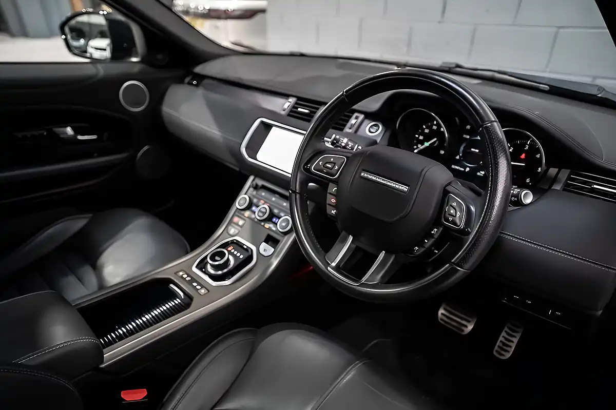 Used 2017 Land Rover Range Rover Evoque Hse Dynamic Lux Silver - Interior and Exterior details 9