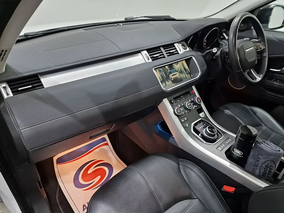 Used 2017 Land Rover Range Rover Evoque Hse Dynamic Lux White - Interior and Exterior details 11