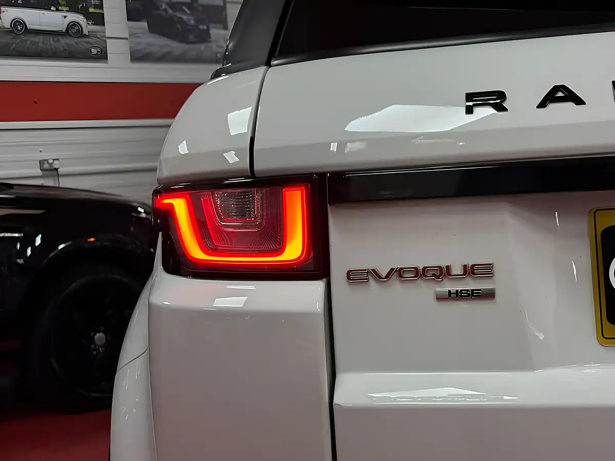 Used 2017 Land Rover Range Rover Evoque Hse Dynamic Lux White - Interior and Exterior details 12