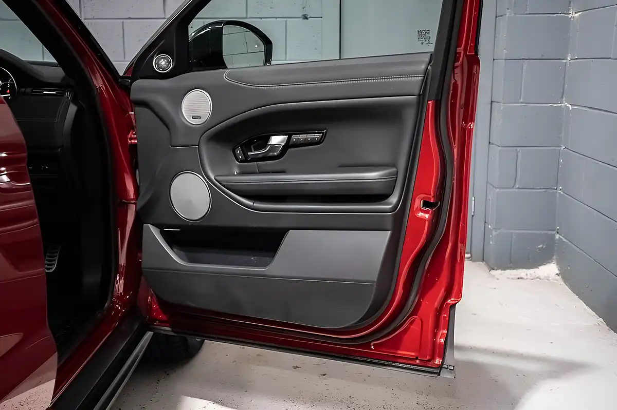 Used 2017 Land Rover Range Rover Evoque Hse Dynamic Red - Interior and Exterior details 5