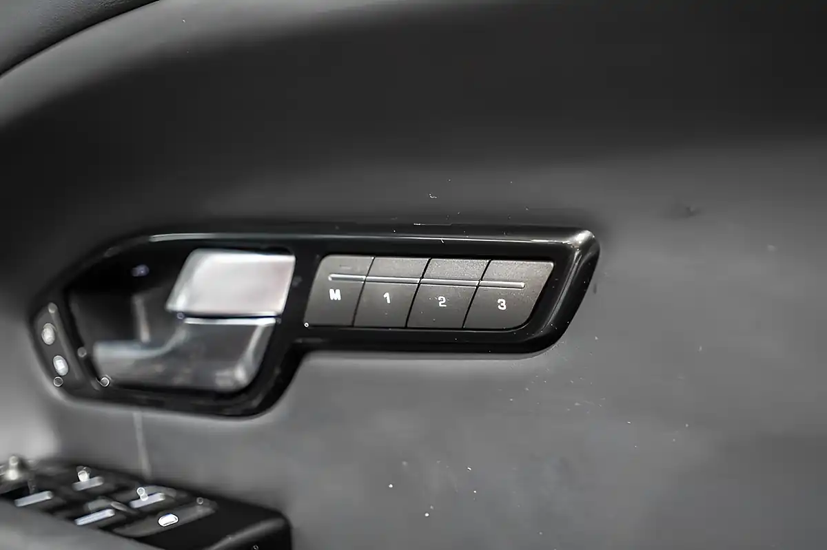 Used 2017 Land Rover Range Rover Evoque Hse Dynamic Red - Interior and Exterior details 6