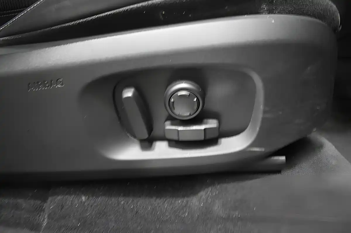 Used 2017 Land Rover Range Rover Evoque Hse Dynamic Red - Interior and Exterior details 19
