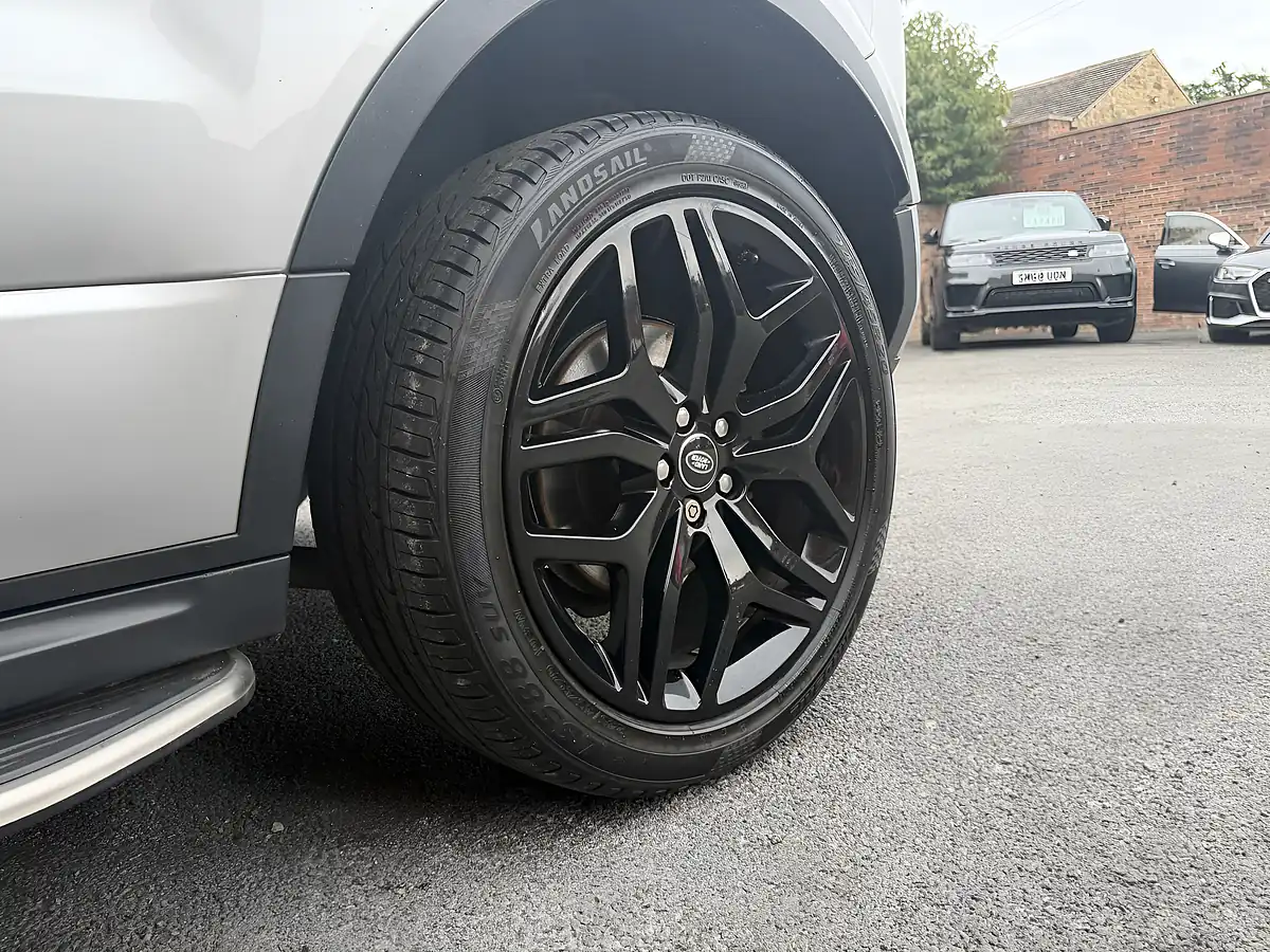 Used 2017 Land Rover Range Rover Evoque Hse Dynamic Silver - Interior and Exterior details 11