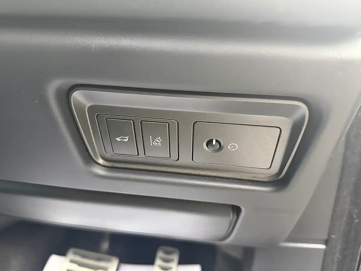 Used 2017 Land Rover Range Rover Evoque Hse Dynamic Silver - Interior and Exterior details 13