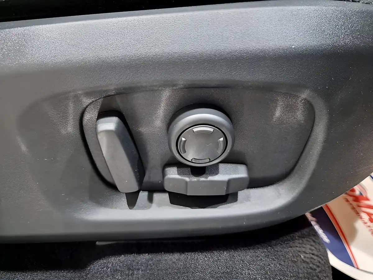 Used 2017 Land Rover Range Rover Evoque Hse Dynamic Silver - Interior and Exterior details 11