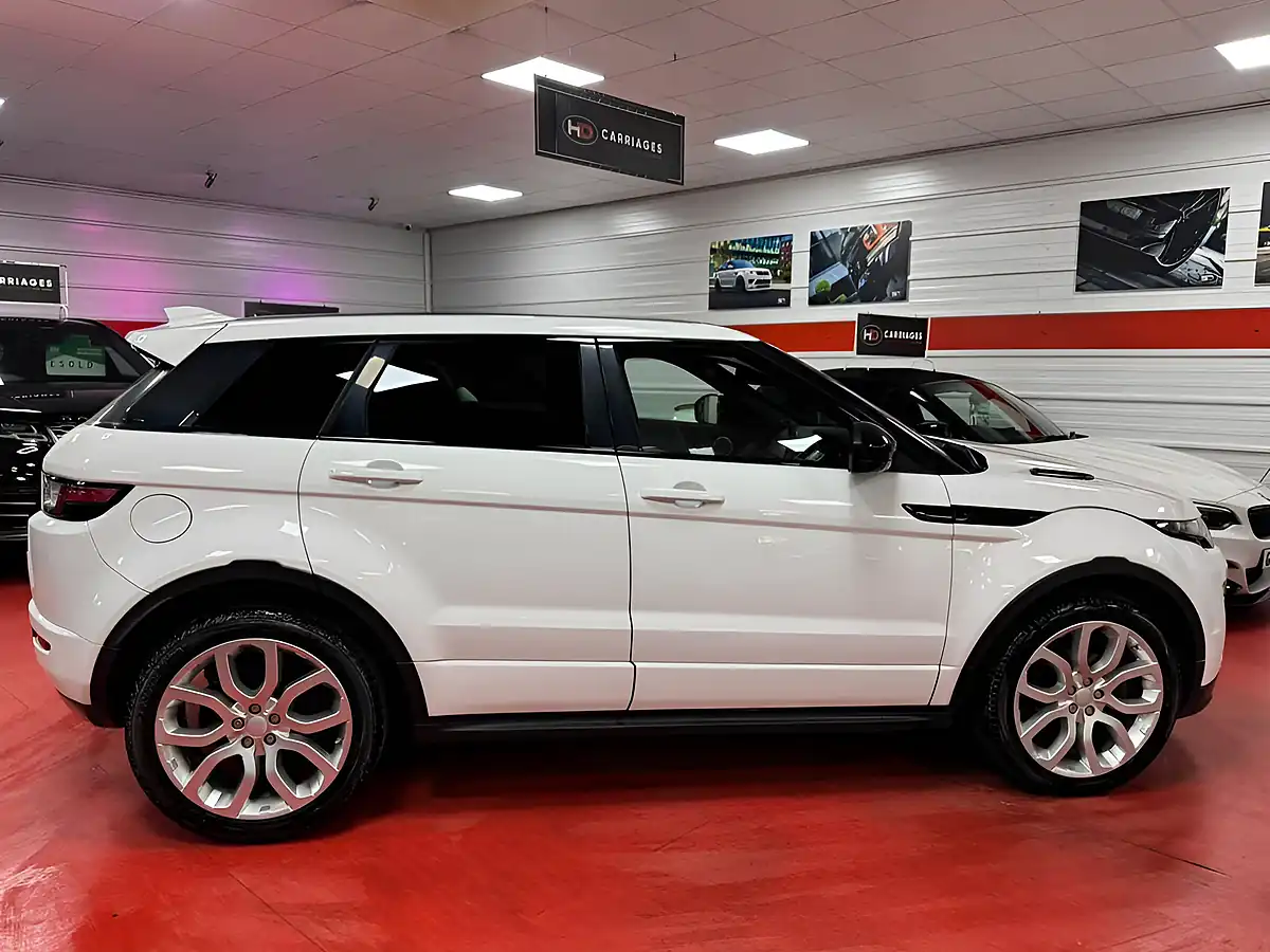 Used 2017 Land Rover Range Rover Evoque Hse Dynamic White - Interior and Exterior details 4