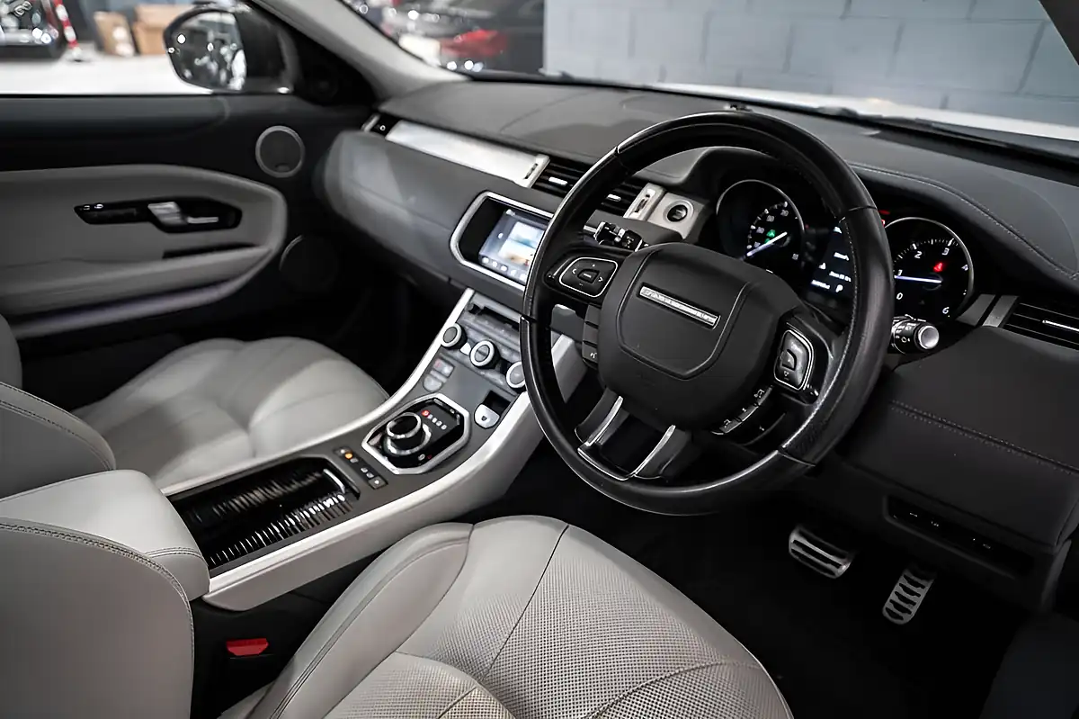Used 2017 Land Rover Range Rover Evoque Hse Dynamic White - Interior and Exterior details 12