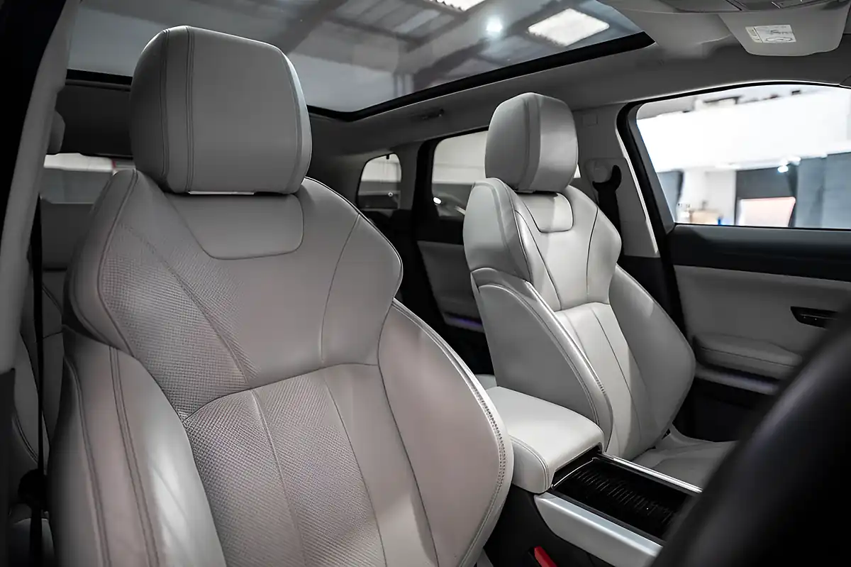 Used 2017 Land Rover Range Rover Evoque Hse Dynamic White - Interior and Exterior details 13