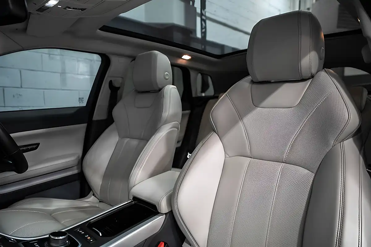 Used 2017 Land Rover Range Rover Evoque Hse Dynamic White - Interior and Exterior details 17