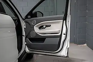 Used 2017 Land Rover Range Rover Evoque Hse Dynamic White - Interior and Exterior details 9