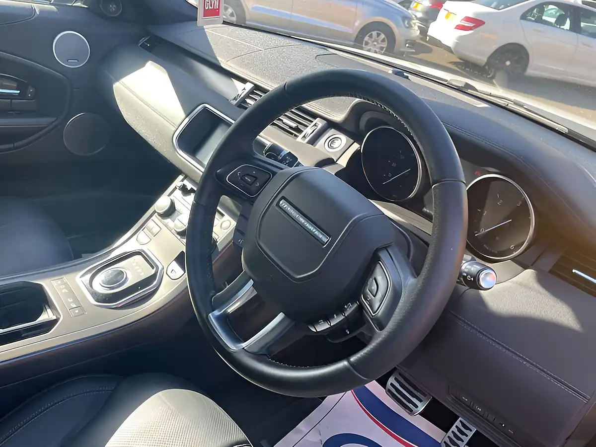 Used 2017 Land Rover Range Rover Evoque Hse Dynamic White - Interior and Exterior details 12