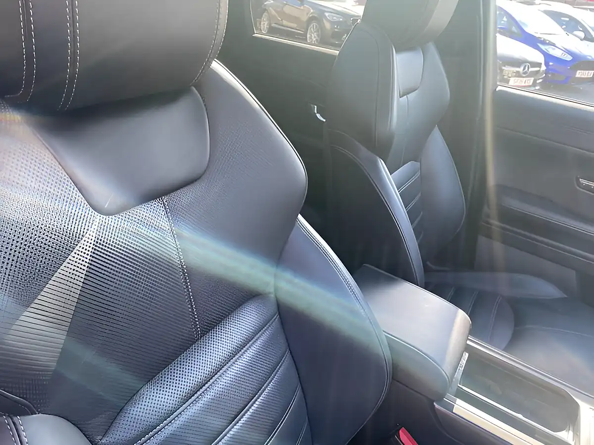 Used 2017 Land Rover Range Rover Evoque Hse Dynamic White - Interior and Exterior details 14